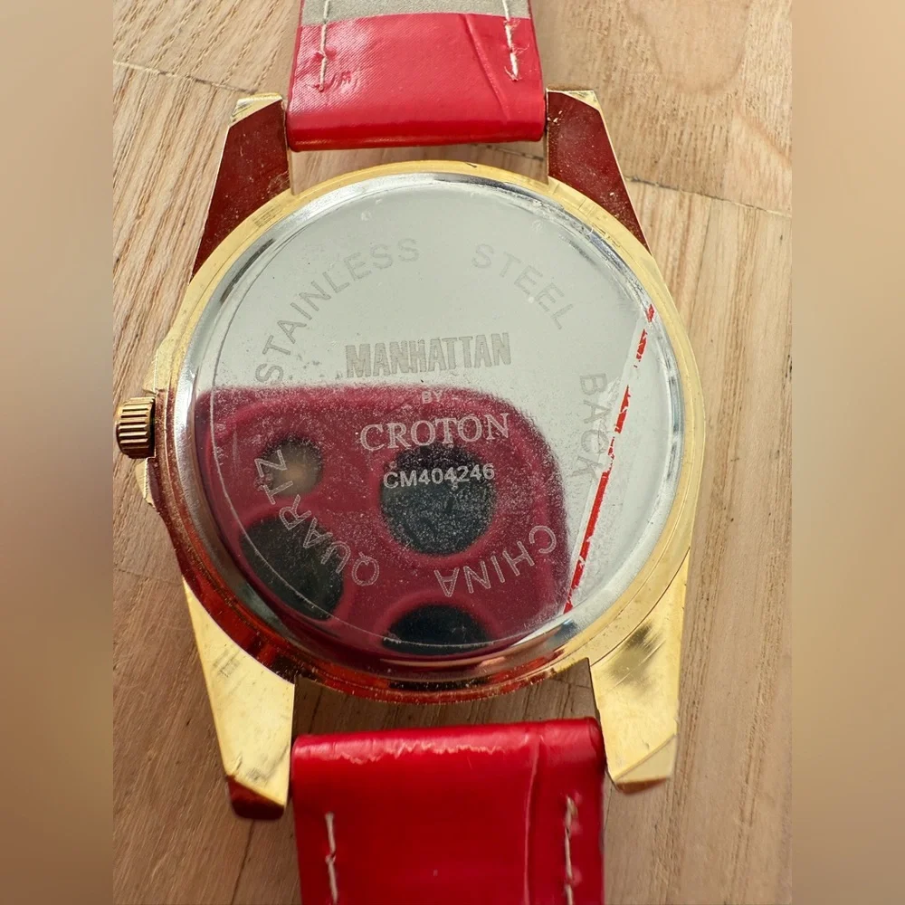 Manhattan by croton ladies gold tone red leather dress watch NEW BATTERY